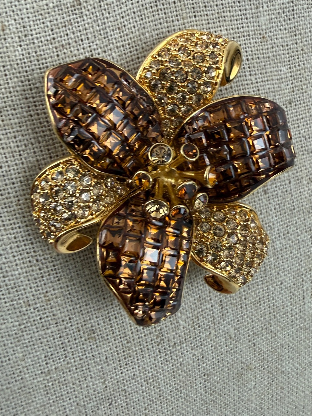 Swarovski signed Gold and Brown Floral Crystal Brooch *Rare*